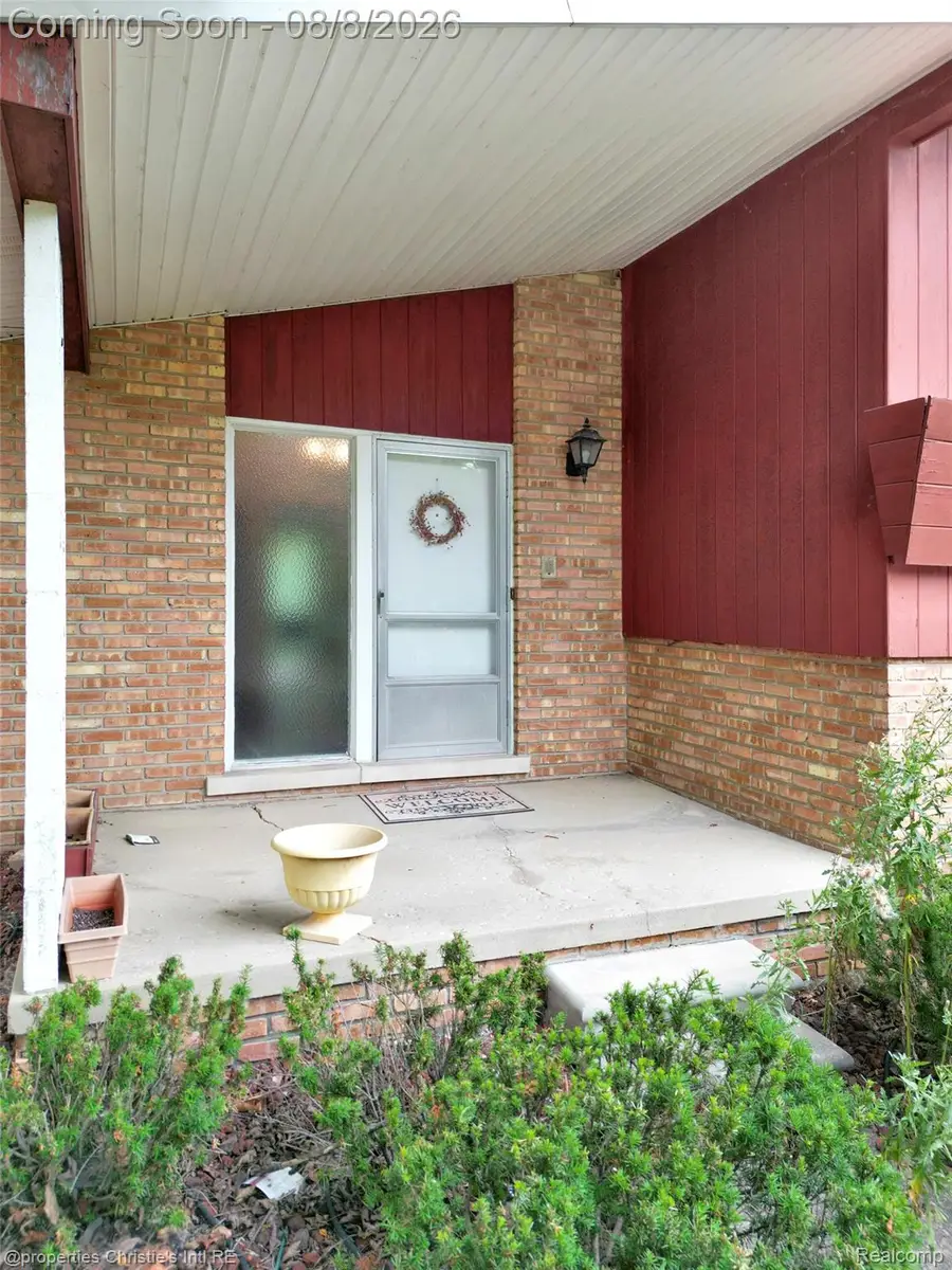1342 Lake Crescent Drive, Bloomfield, MI 48302 - #2