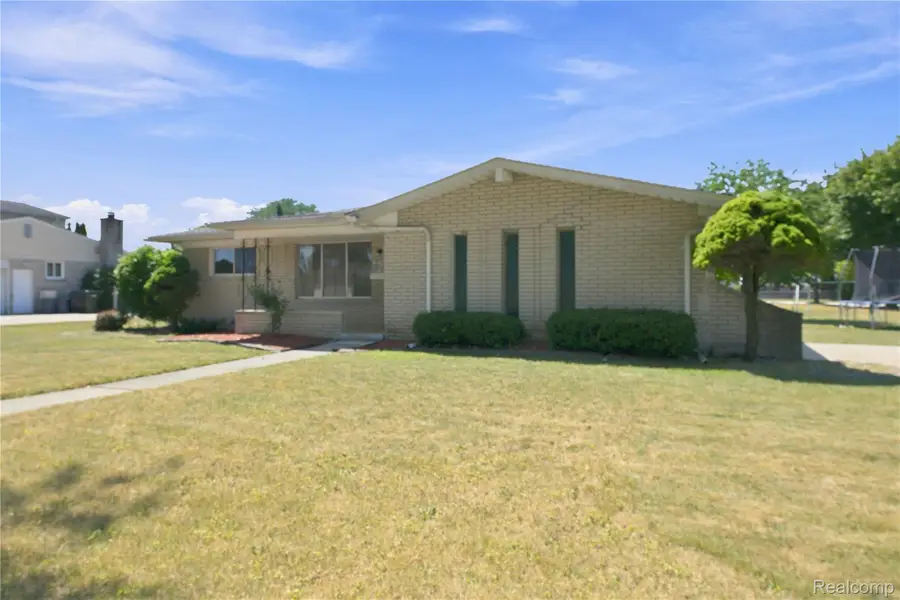 36759 Wayne Drive, Sterling Heights, MI 48312 - #2