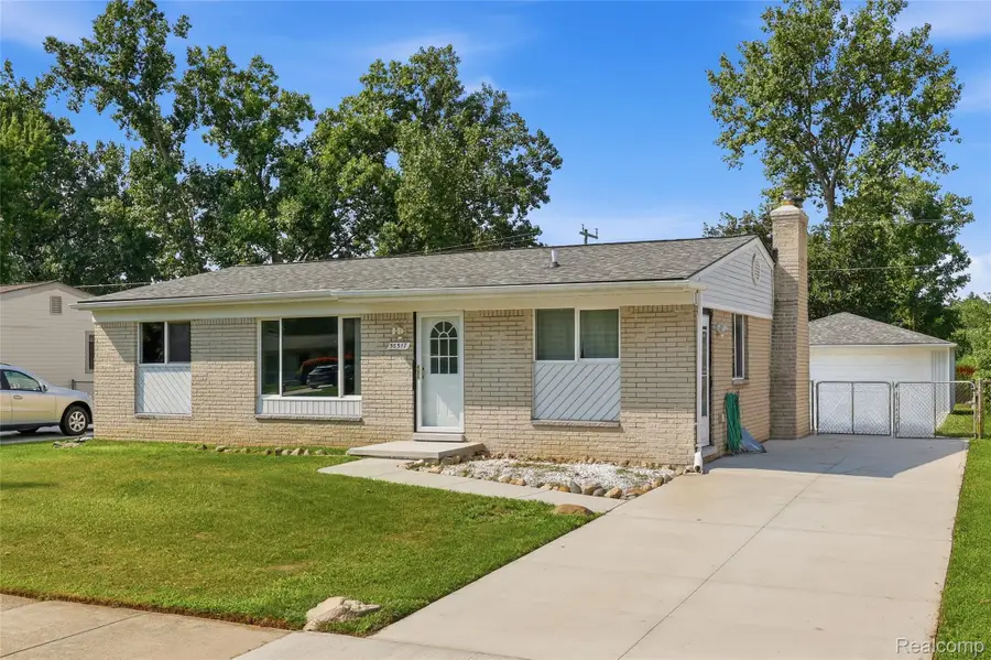 50517 Bower Drive, Chesterfield, MI 48047 - #2