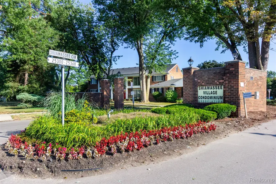 25341 Shiawassee Circle #101, Southfield, MI 48033 - #2