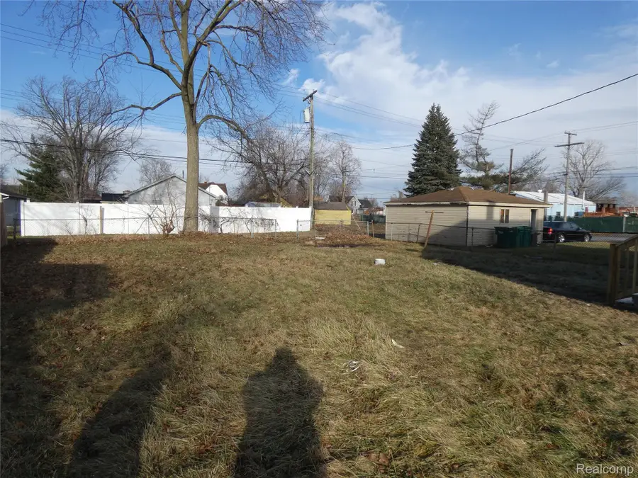 81 Fessenden Street, Mount Clemens, MI 48043 - #3