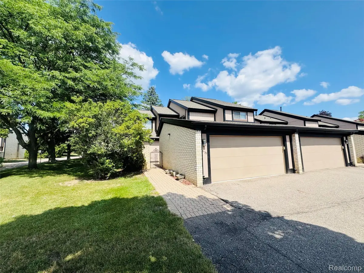 5133 Rock Run, West Bloomfield, MI 48322 - #1