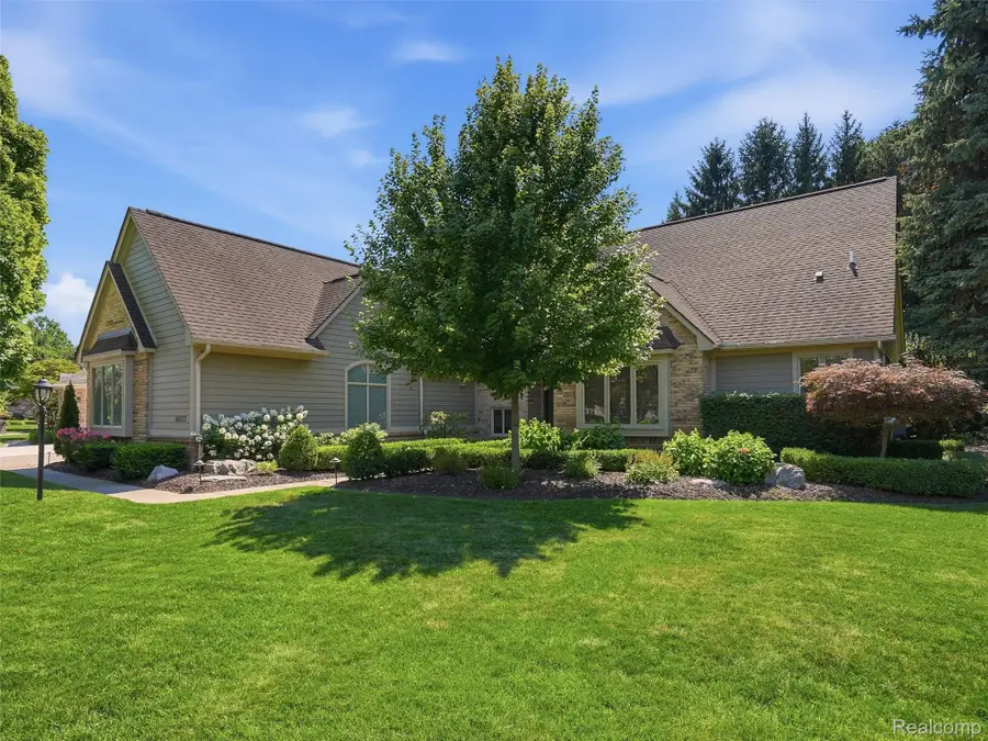 50173 Hedgeway Drive, Utica, MI 48317 - #2