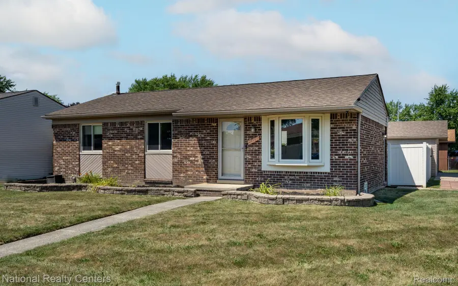15707 Diane Street, Clinton, MI 48038 - #2
