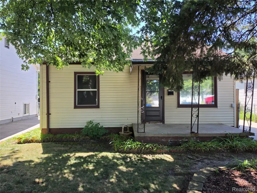 4930 Campbell Street, Dearborn Heights, MI 48125 - #2