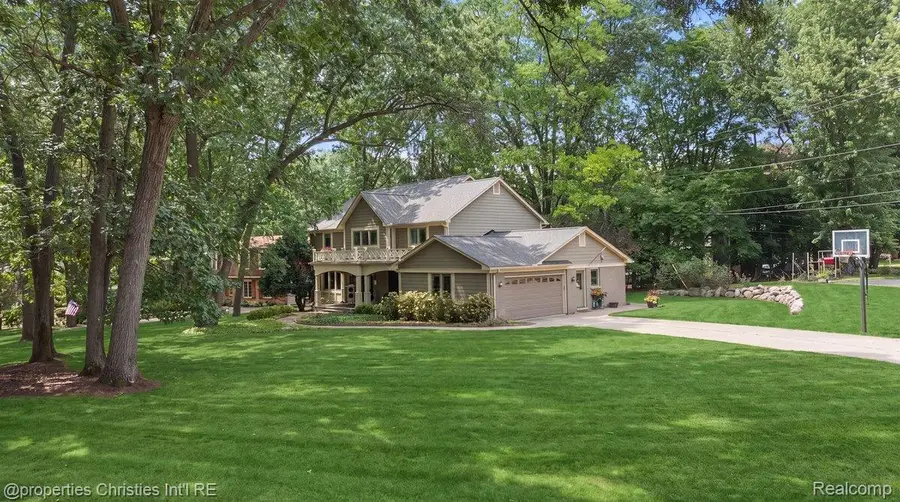 945 Peach Blossom Court, Rochester Hills, MI 48306 - #2