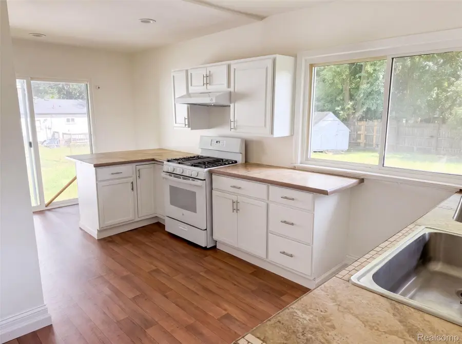 21420 Jefferson Street, Farmington, MI 48336 - #2