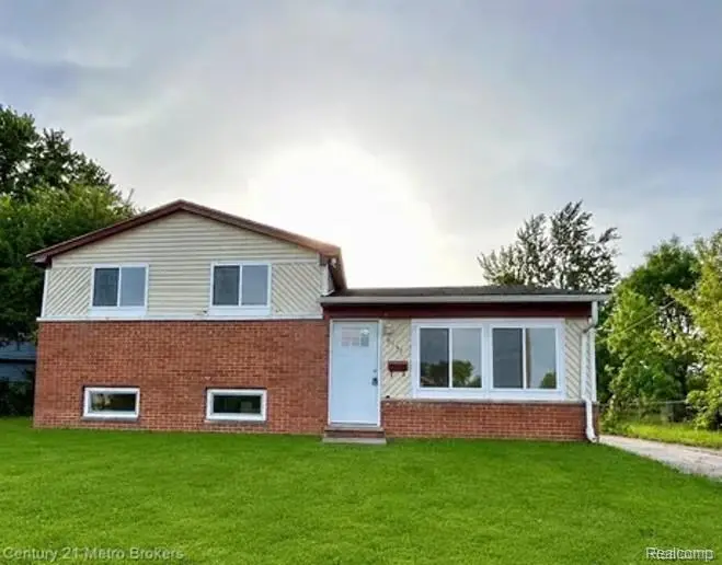 1009 E Holbrook Avenue, Flint, MI 48505 - #1