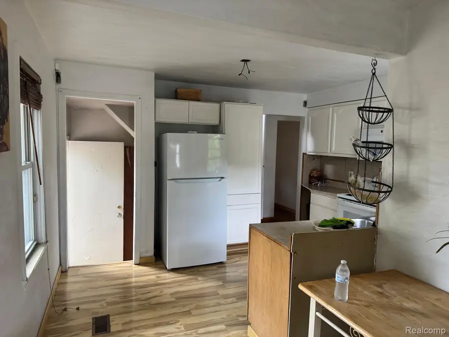 306 W Parkway Avenue, Flint, MI 48505 - #3