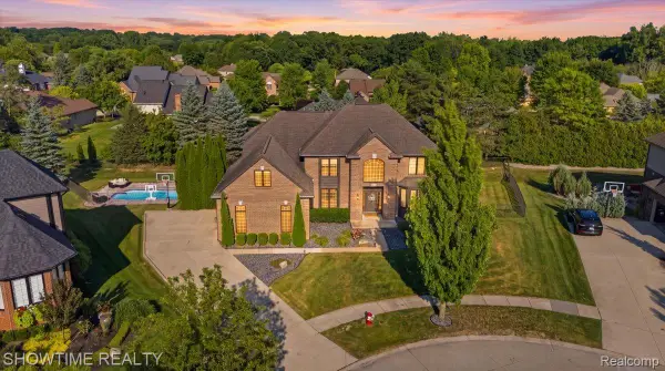 56440 Ashbrooke Drive E, Utica, MI 48316