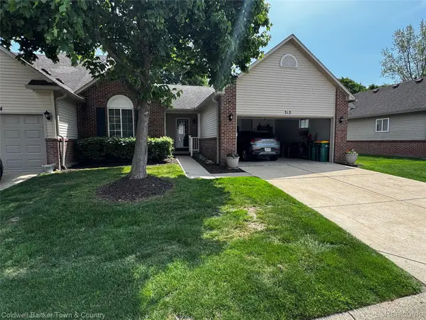 312 Redmaple Lane #30, Brighton, MI 48116
