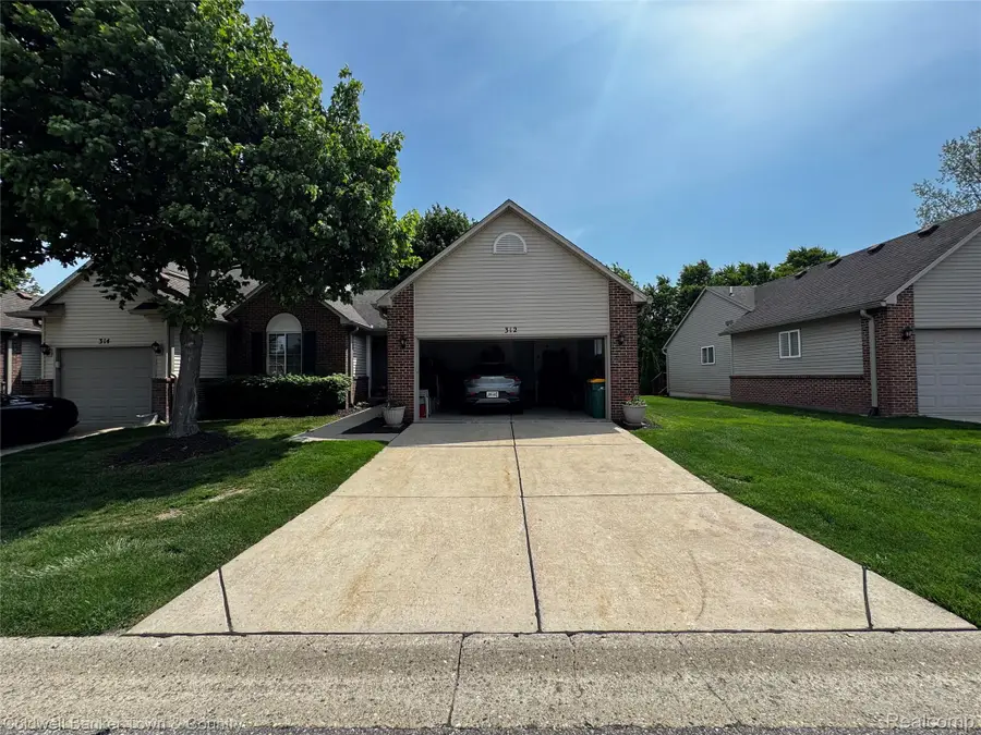 312 Redmaple Lane #30, Brighton, MI 48116 - #2