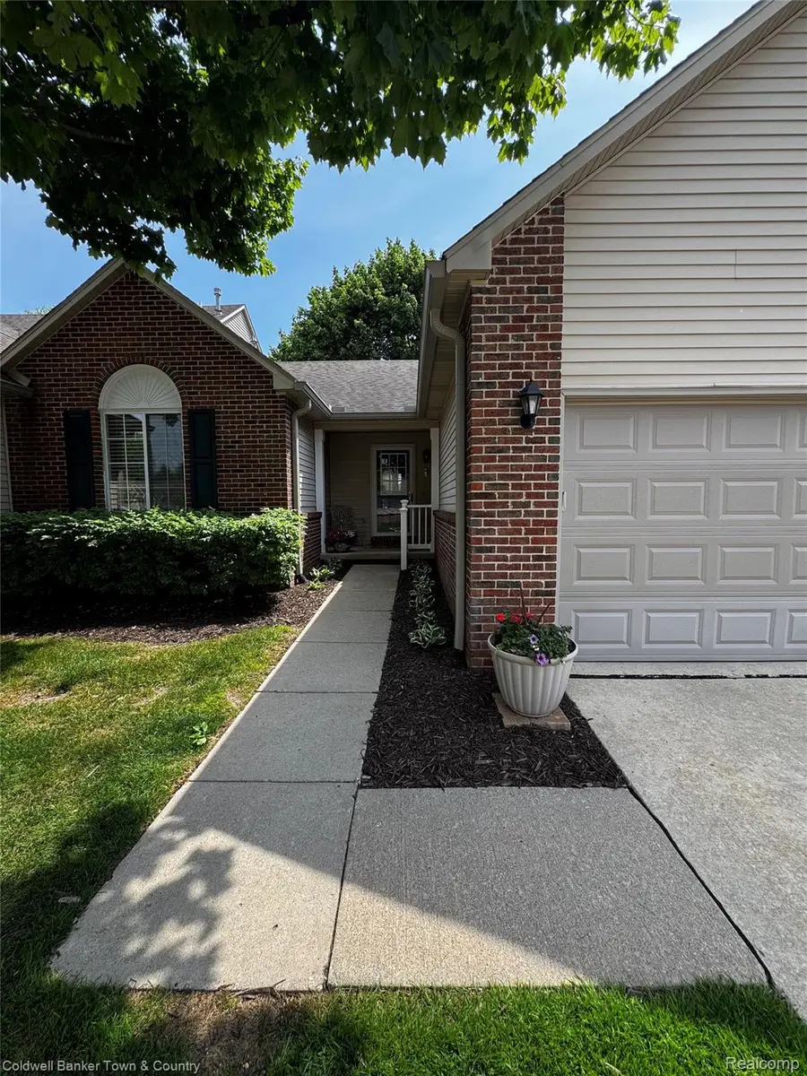 312 Redmaple Lane #30, Brighton, MI 48116 - #3