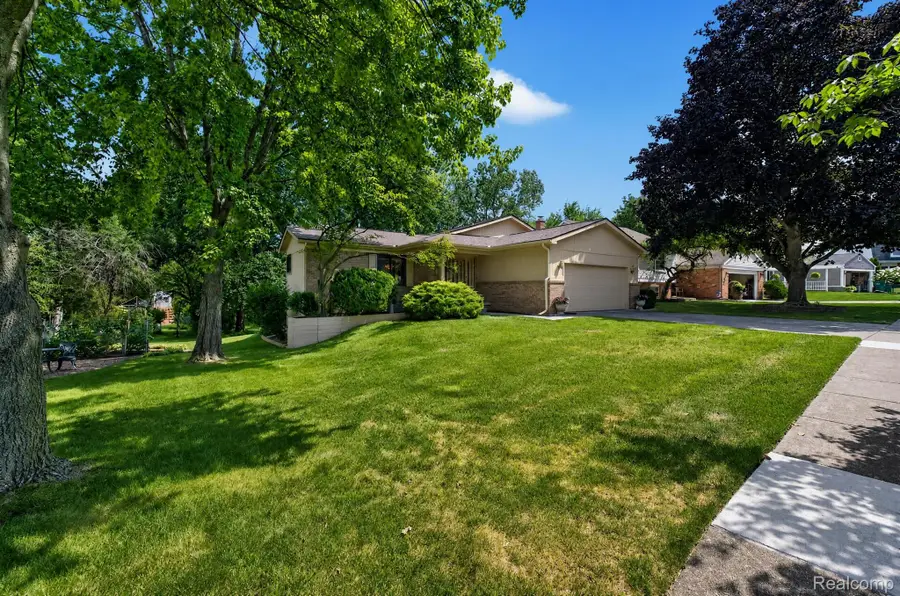 945 Devonshire Court, Brighton, MI 48116 - #3