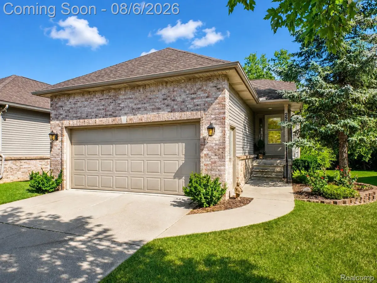 255 Creekwood Circle, Linden, MI 48451 - #1