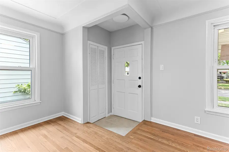 26396 Pennie Street, Dearborn Heights, MI 48125 - #3