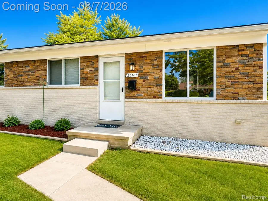 25101 Masch Avenue, Warren, MI 48091 - #2