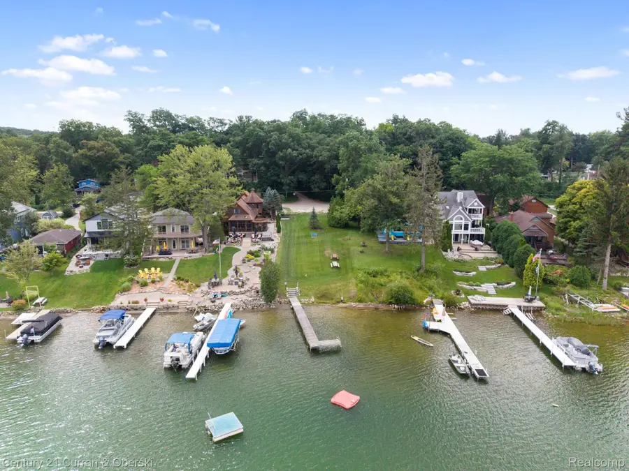 10492 Lake Shore Drive, Fenton, MI 48430 - #2