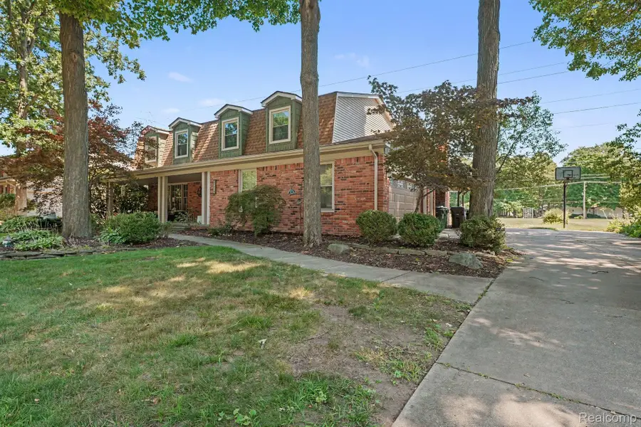 47974 Ben Franklin Drive, Utica, MI 48315 - #3