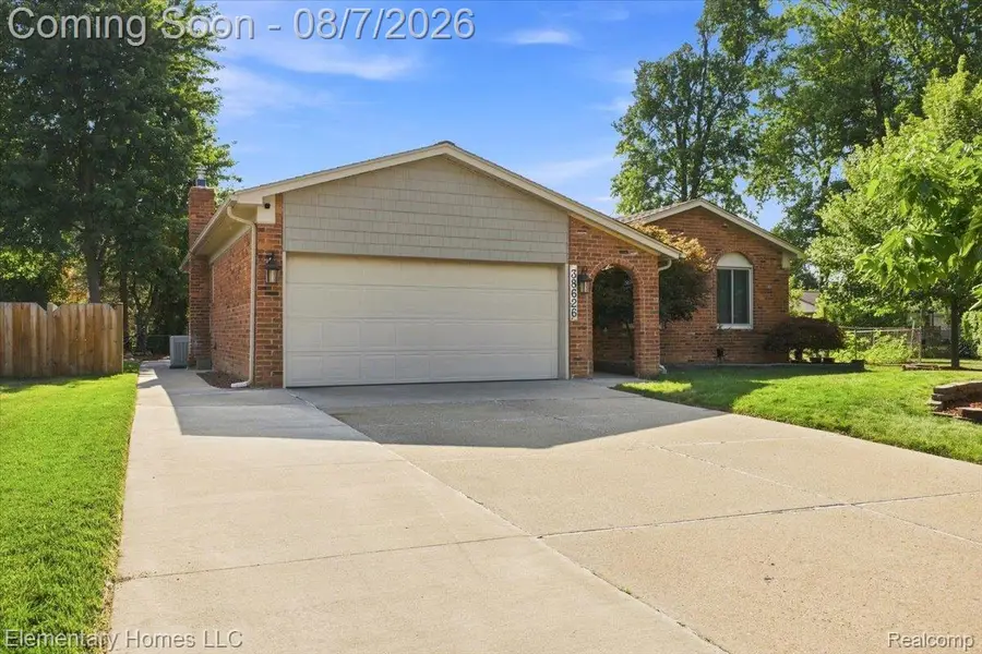 38626 Harrison Drive, Sterling Heights, MI 48310 - #2