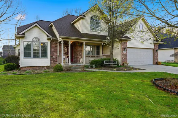 9211 Meadow Ridge, GrandBlanc, MI 48439