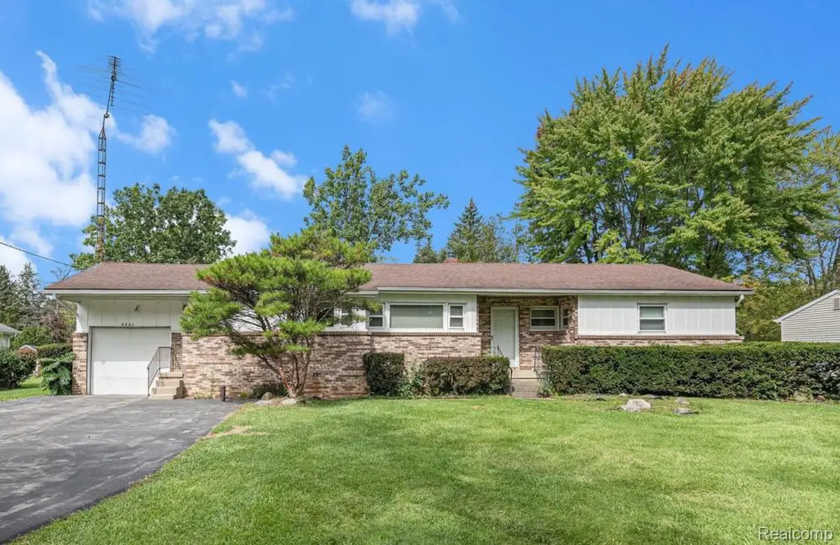 3441 E Maple Avenue, Burton, MI 48529 - #1