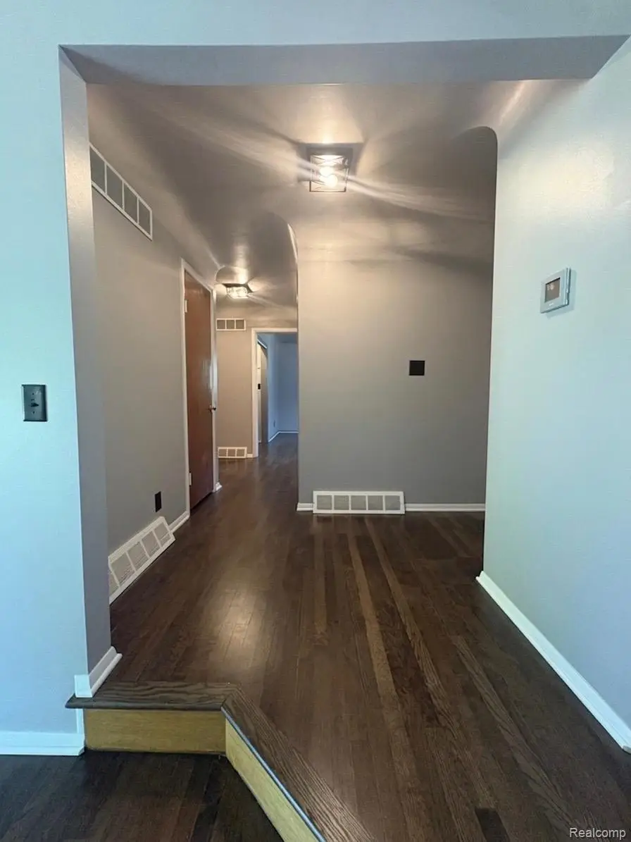 3441 E Maple Avenue, Burton, MI 48529 - #2