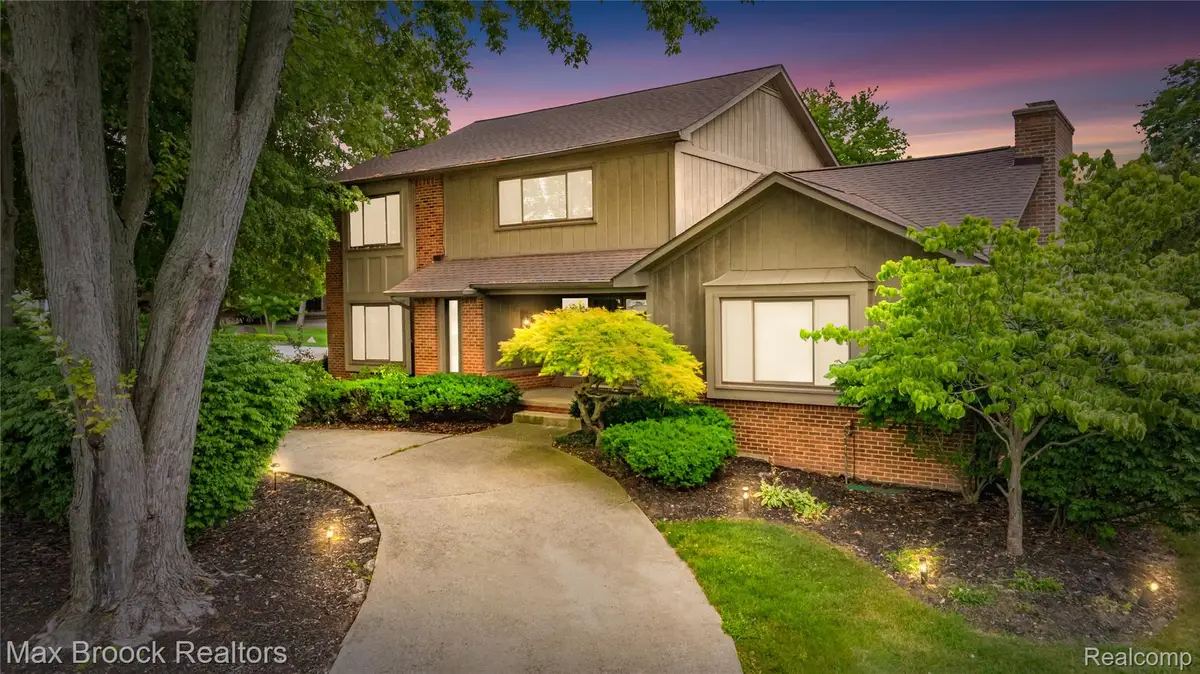 3846 Spanish Oaks Drive, West Bloomfield, MI 48323 - #1