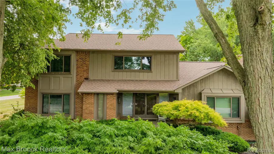3846 Spanish Oaks Drive, West Bloomfield, MI 48323 - #2
