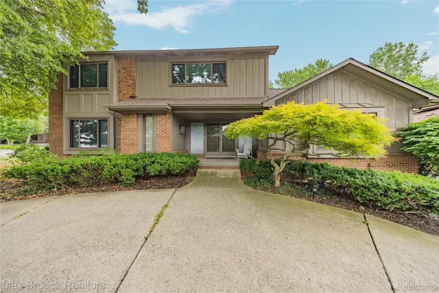 3846 Spanish Oaks Drive, West Bloomfield, MI 48323 - #3