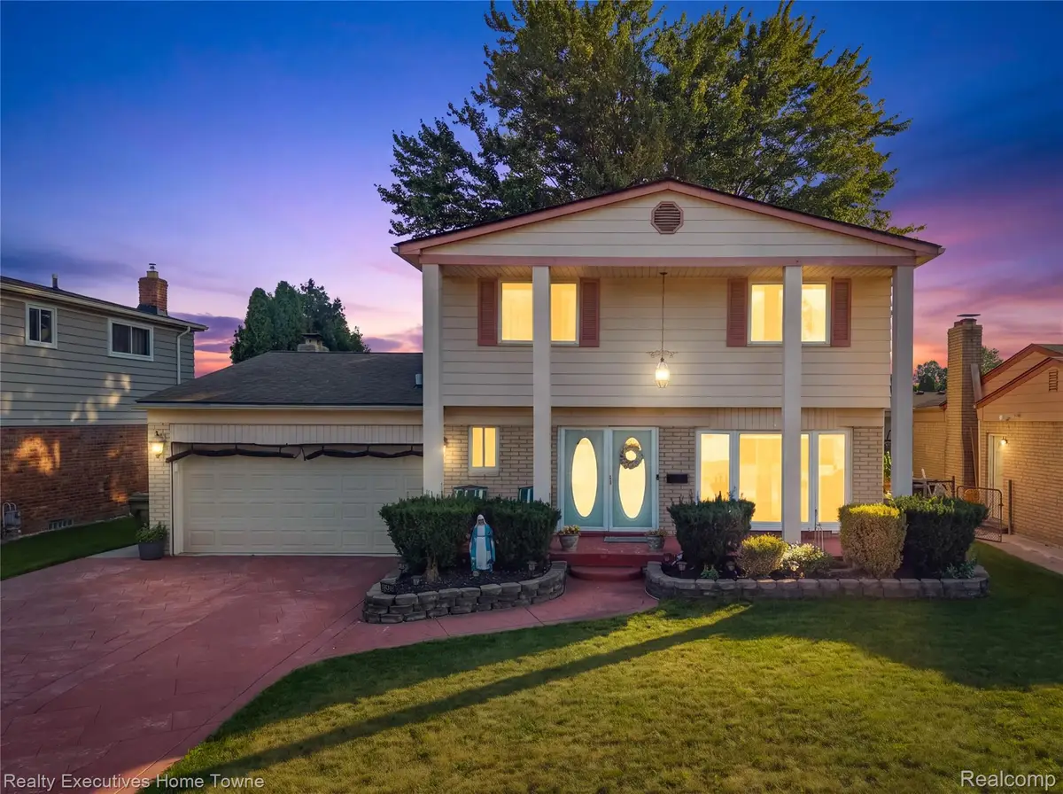 2986 Groves Drive, Sterling Heights, MI 48310 - #1