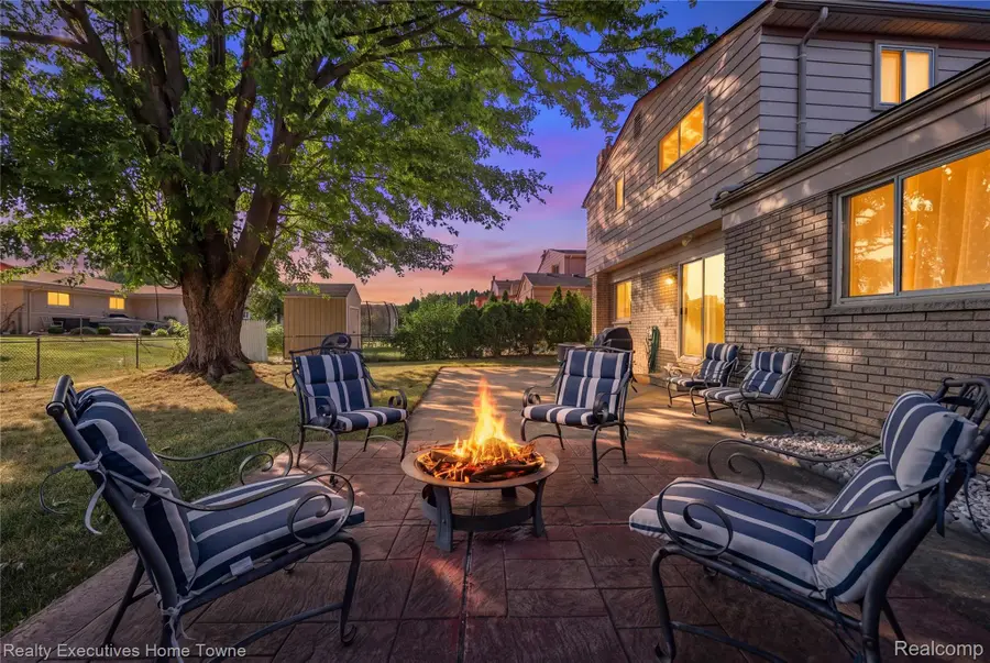 2986 Groves Drive, Sterling Heights, MI 48310 - #2