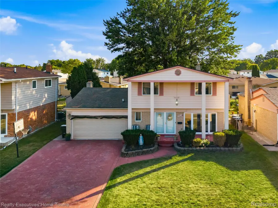 2986 Groves Drive, Sterling Heights, MI 48310 - #3