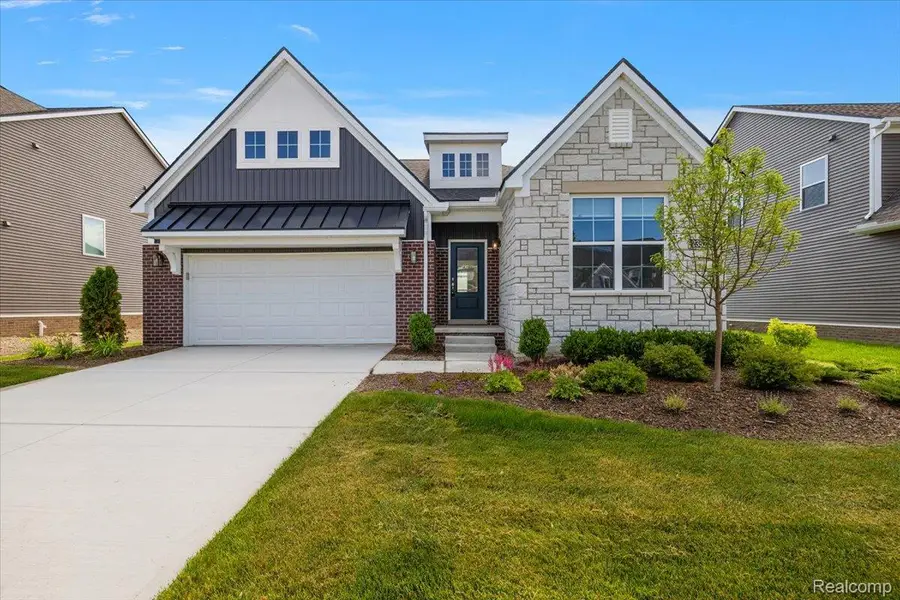 2352 Provencal Drive, Commerce Township, MI 48382 - #2