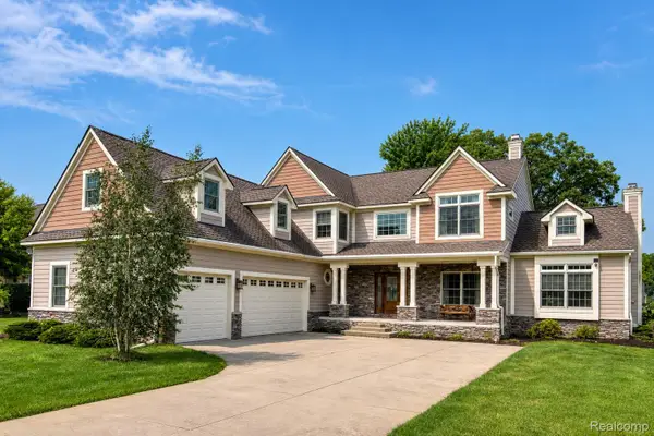 224 W Auburn Trail, Brighton, MI 48114