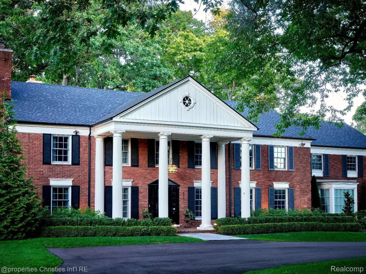 950 E Glengarry Circle, Bloomfield, MI 48301 - #1
