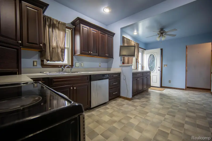 4355 Lapeer Road, Burton, MI 48509 - #3