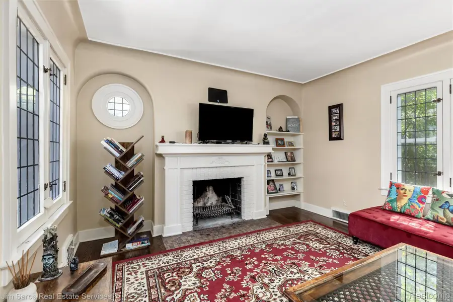 641 Fisher Road, Grosse Pointe, MI 48230 - #3