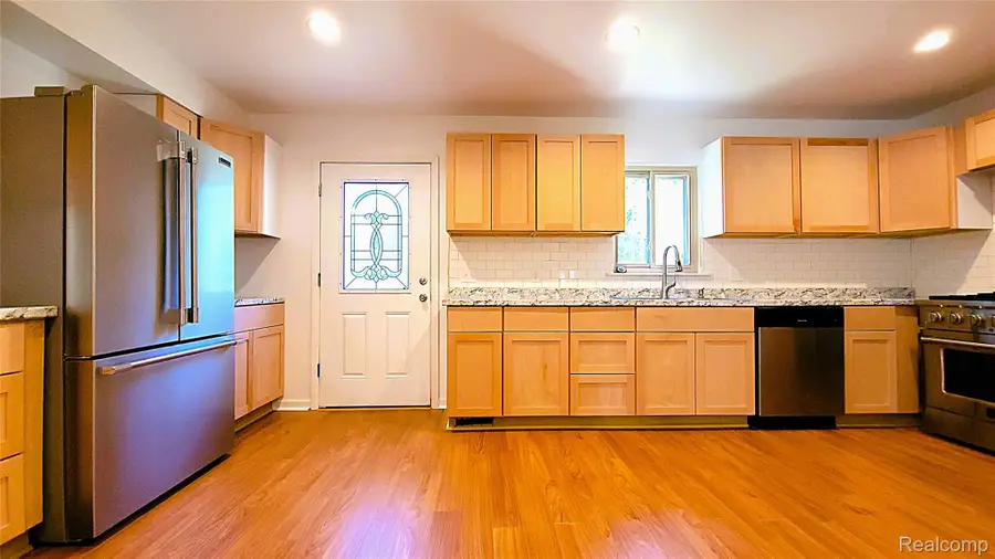 31784 Penn Street, Livonia, MI 48150 - #2