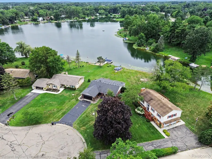 5134 Red Fox Drive, Brighton, MI 48114 - #3