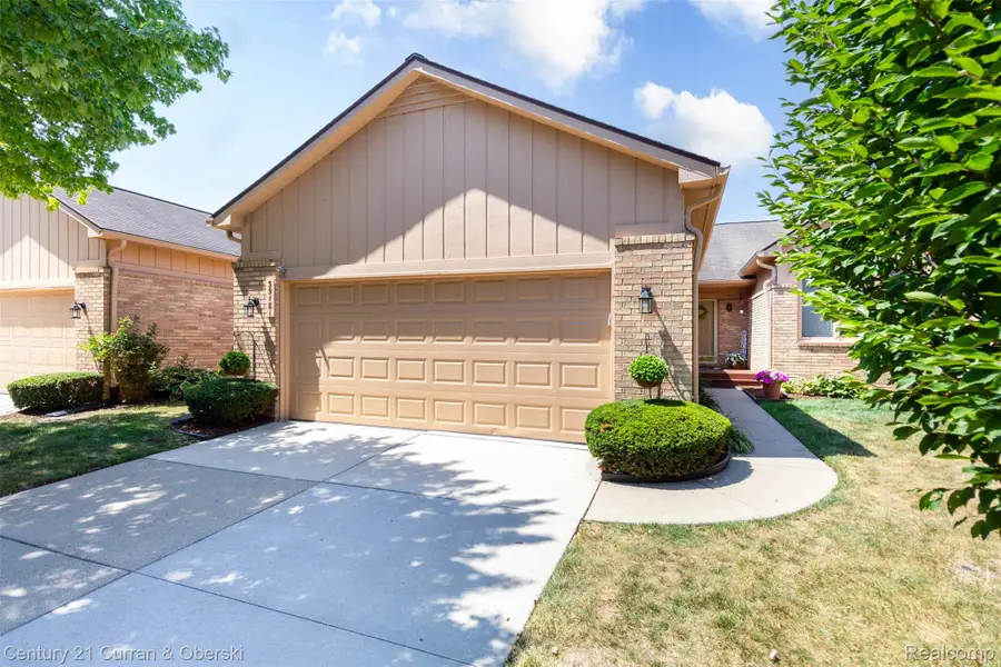 35181 White Pine Trail, Farmington, MI 48335 - #2