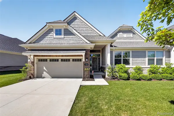 3716 Chatham Pl, Brighton, MI 48114