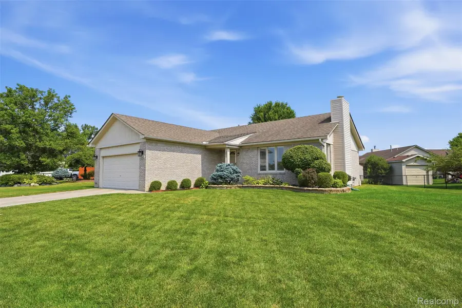 47428 Pamela Drive, Macomb, MI 48044 - #2