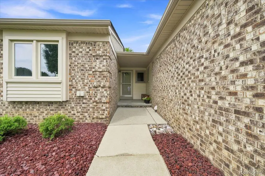 45625 Elm Tree Lane, Utica, MI 48315 - #2