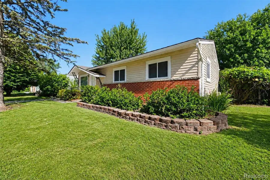 32126 Harvard Street, Westland, MI 48186 - #2