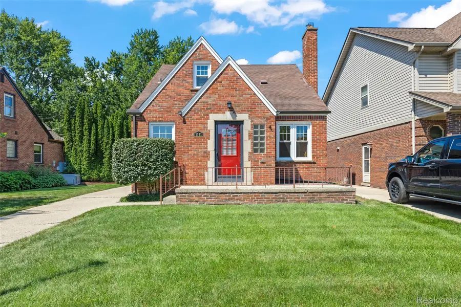 1121 N Vernon Street, Dearborn, MI 48128 - #2