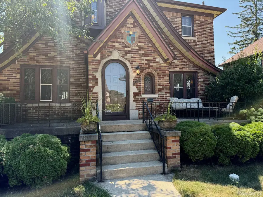 1305 Bedford Road, Grosse Pointe Park, MI 48230 - #2