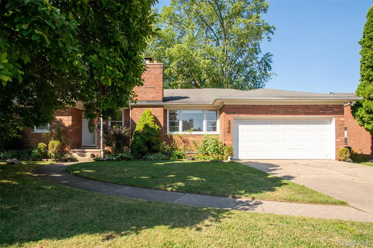 2731 Crooks Road, Royal Oak, MI 48073 - #1