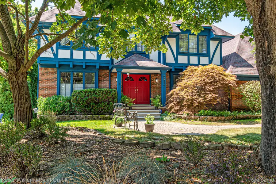 22577 Shadowglen Drive, Farmington Hills, MI 48335 - #2