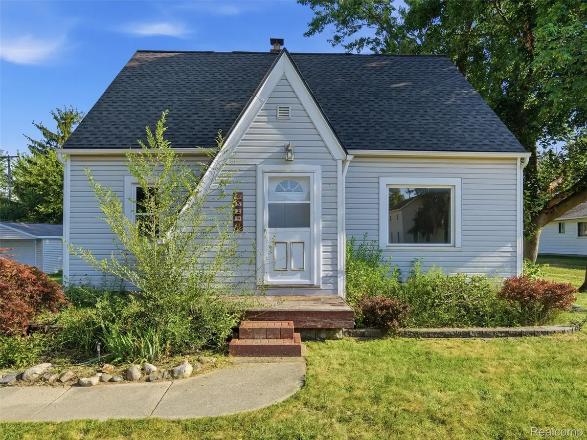 529 E Broad Street, Linden, MI 48451 - #1